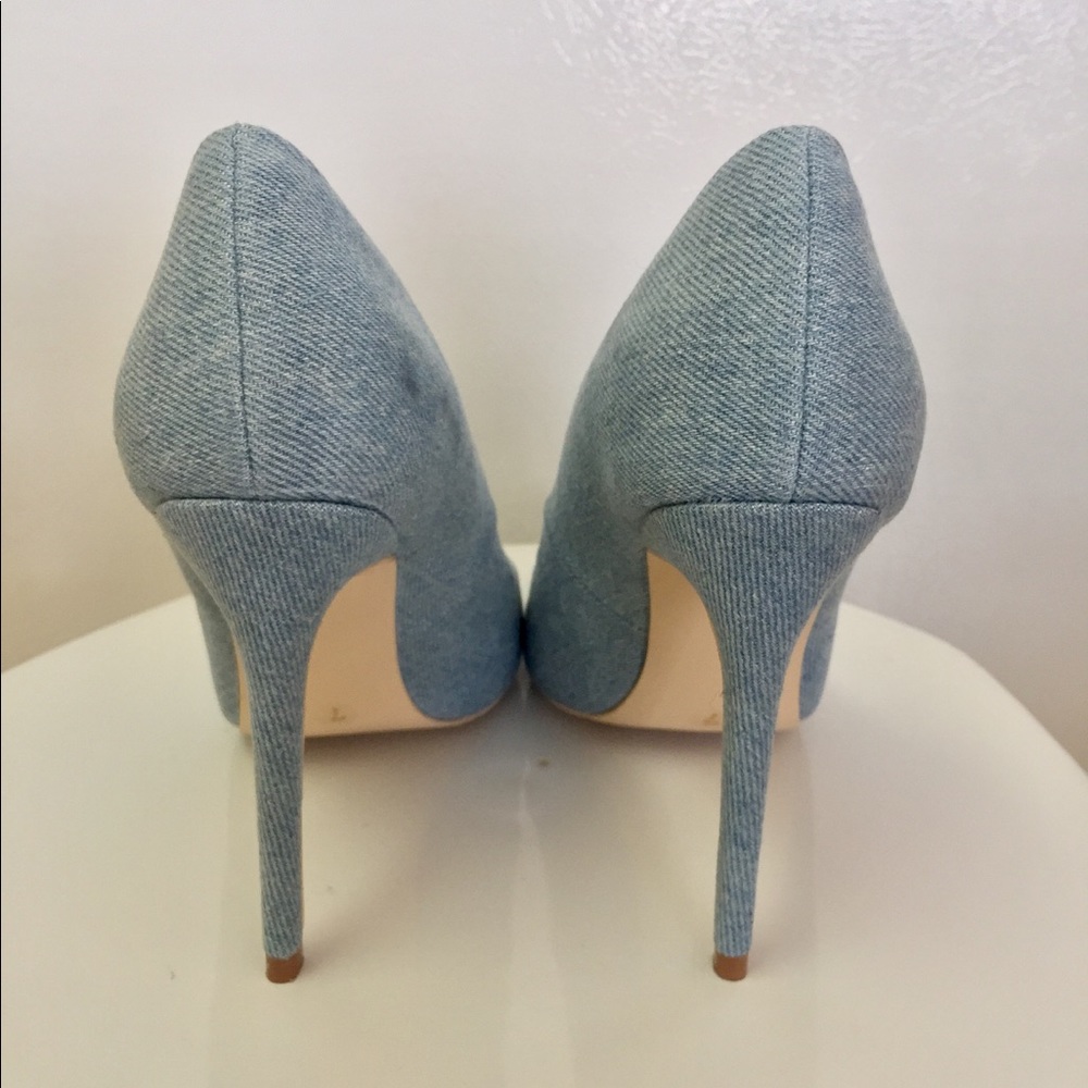 Classic Denim Pumps 👠 Size 8 Left - Picture 2 of 7